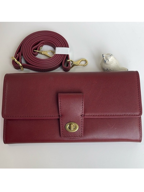 J.W. Hulme Handbags - J.W. HULME Genuine Leather Turnlock Wallet Crossbody Bag